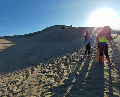 Huacachina sandboarding