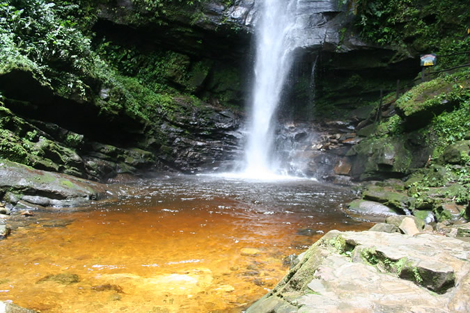 Ahuashiyacu Wasserfall: Ein Naturwunder nahe Tarapoto Ahuashiyacu Wasserfall: Ein Naturwunder nahe Tarapoto