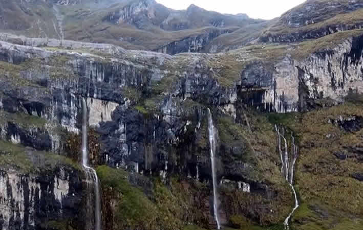 Die Vier Wasserfälle von Umaturco – Naturwunder in Apurímac Die Vier Wasserfälle von Umaturco – Naturwunder in Apurímac
